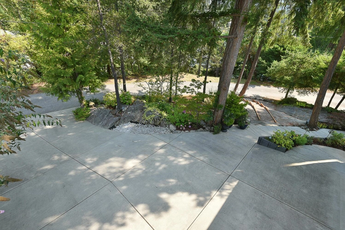 Hot Tub / Spa Photo of 9196 Truman Road, Halfmoon Bay, BC