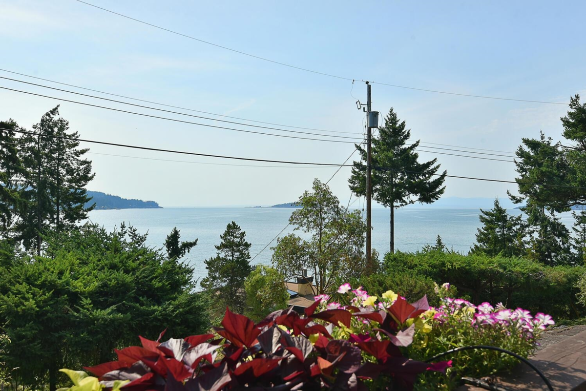 Kitchen Photo of 9196 Truman Road, Halfmoon Bay, BC