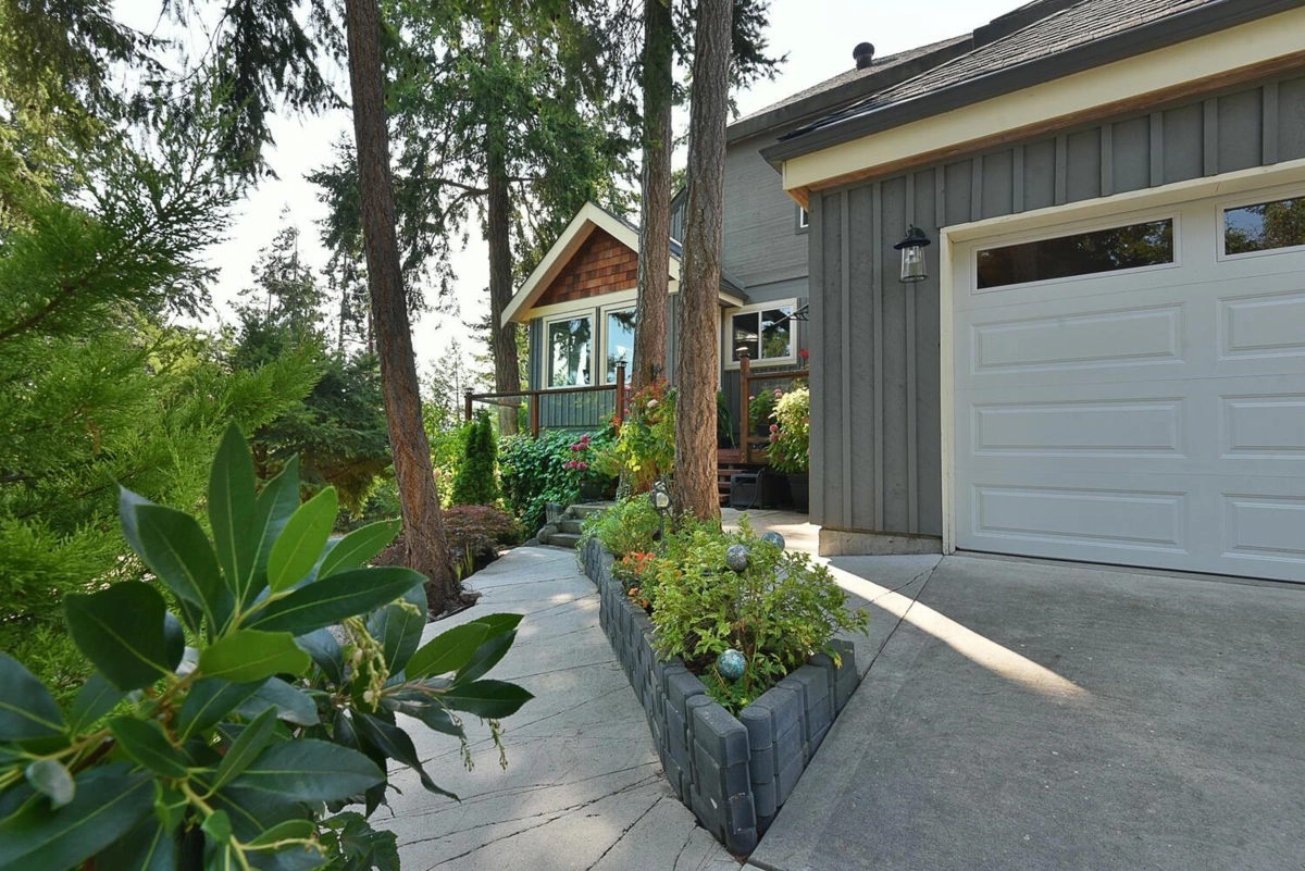 Living Room Photo of 9196 Truman Road, Halfmoon Bay, BC