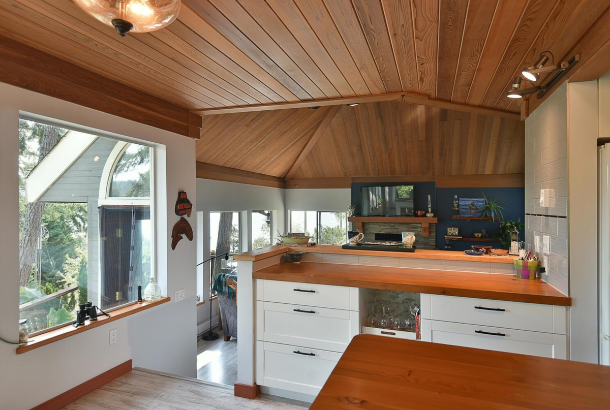 Walk-In Closet Photo of 9196 Truman Road, Halfmoon Bay, BC