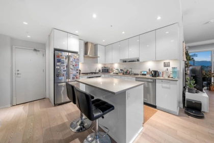 Walk-In Closet Photo of 2810 1788 Gilmore Avenue, Burnaby, BC