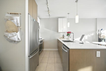 Kitchen Island Photo of 1007 6951 Elmbridge Way, Richmond, BC
