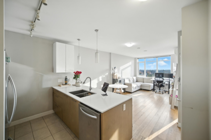 Kitchen Photo of 1007 6951 Elmbridge Way, Richmond, BC