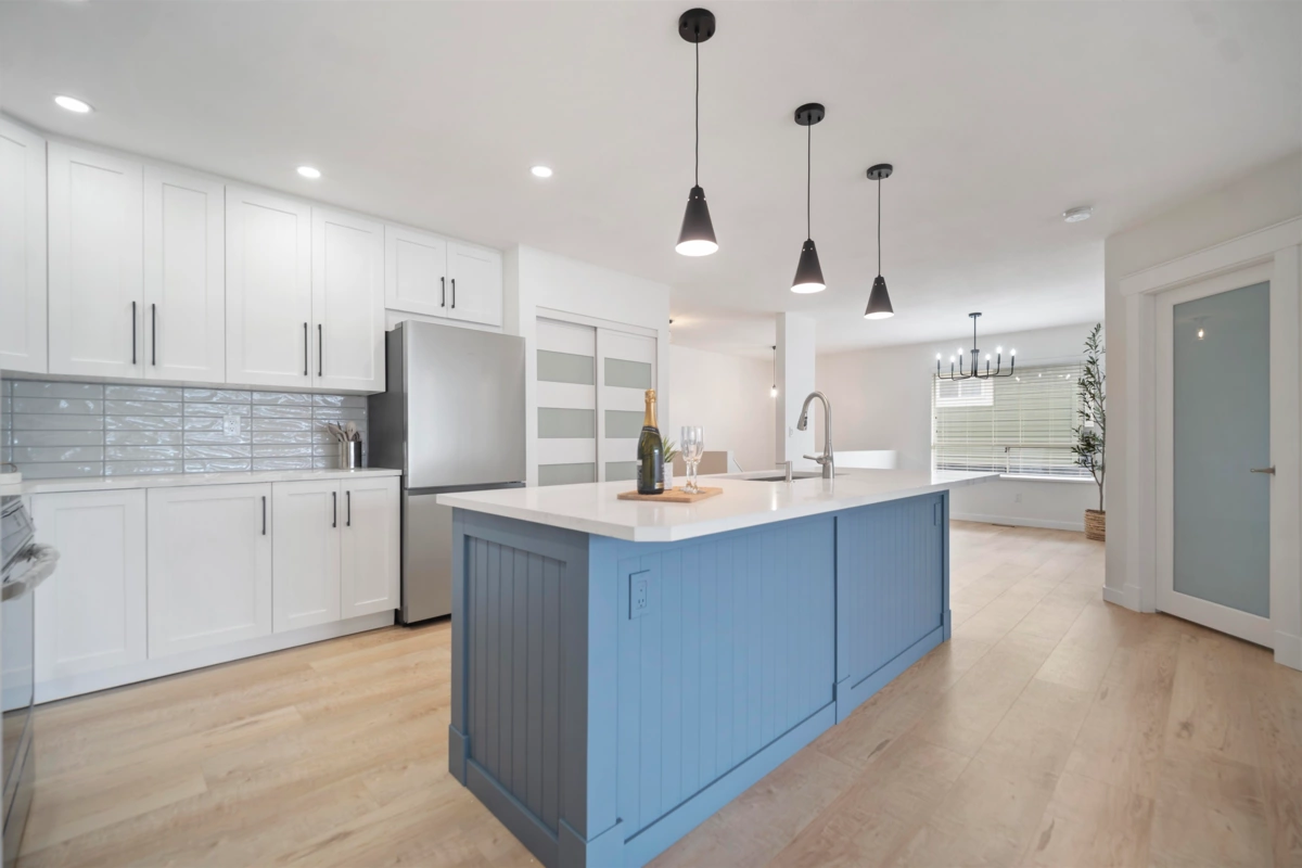 Dining Area Photo of 15582 Russell Avenue, White Rock, BC