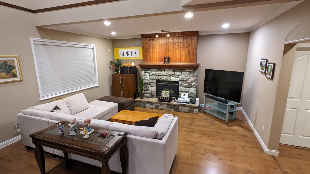 Breakfast Nook Photo of 13368 233 Street, Maple Ridge, BC