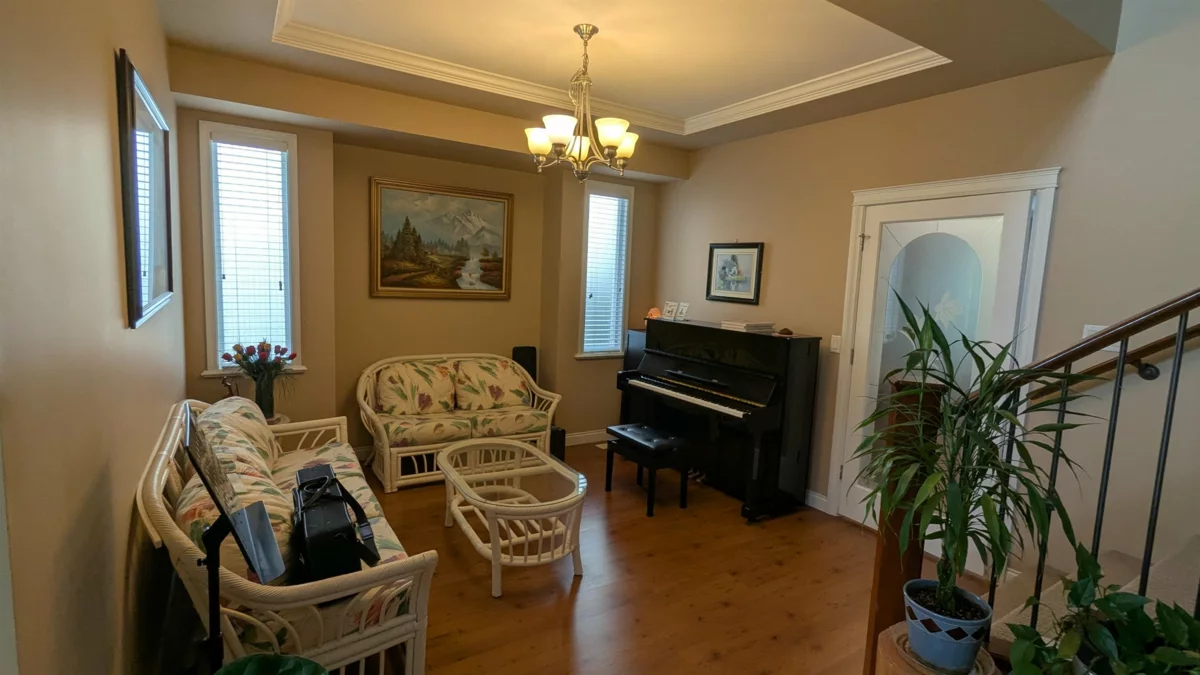 Dining Area Photo of 13368 233 Street, Maple Ridge, BC