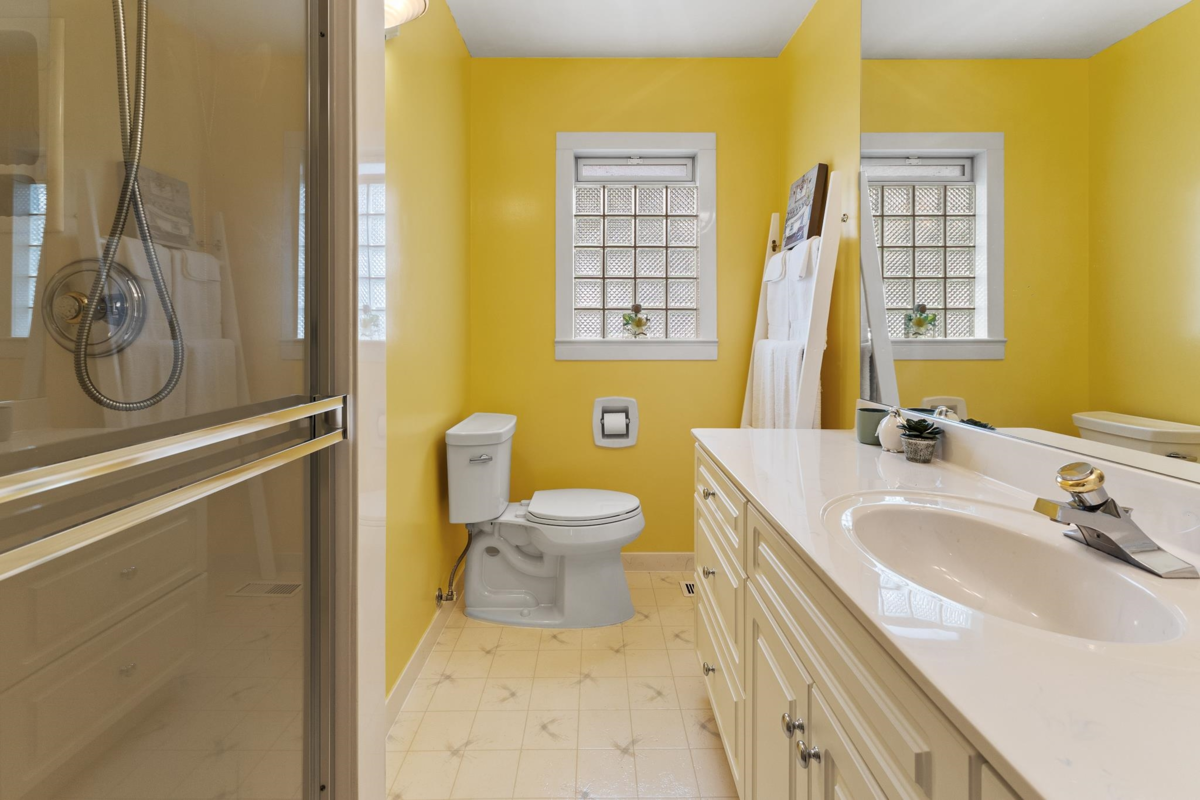 Entry Foyer Photo of 1626 Oughton Drive, Port Coquitlam, BC