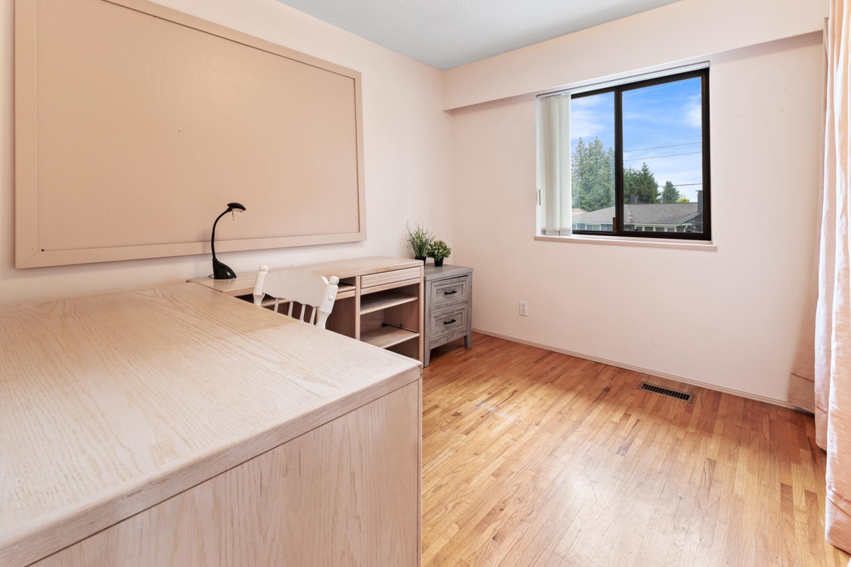 Laundry Room Photo of 1626 Oughton Drive, Port Coquitlam, BC