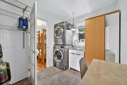 Laundry Room Photo of 1554 128a Street, Surrey, BC