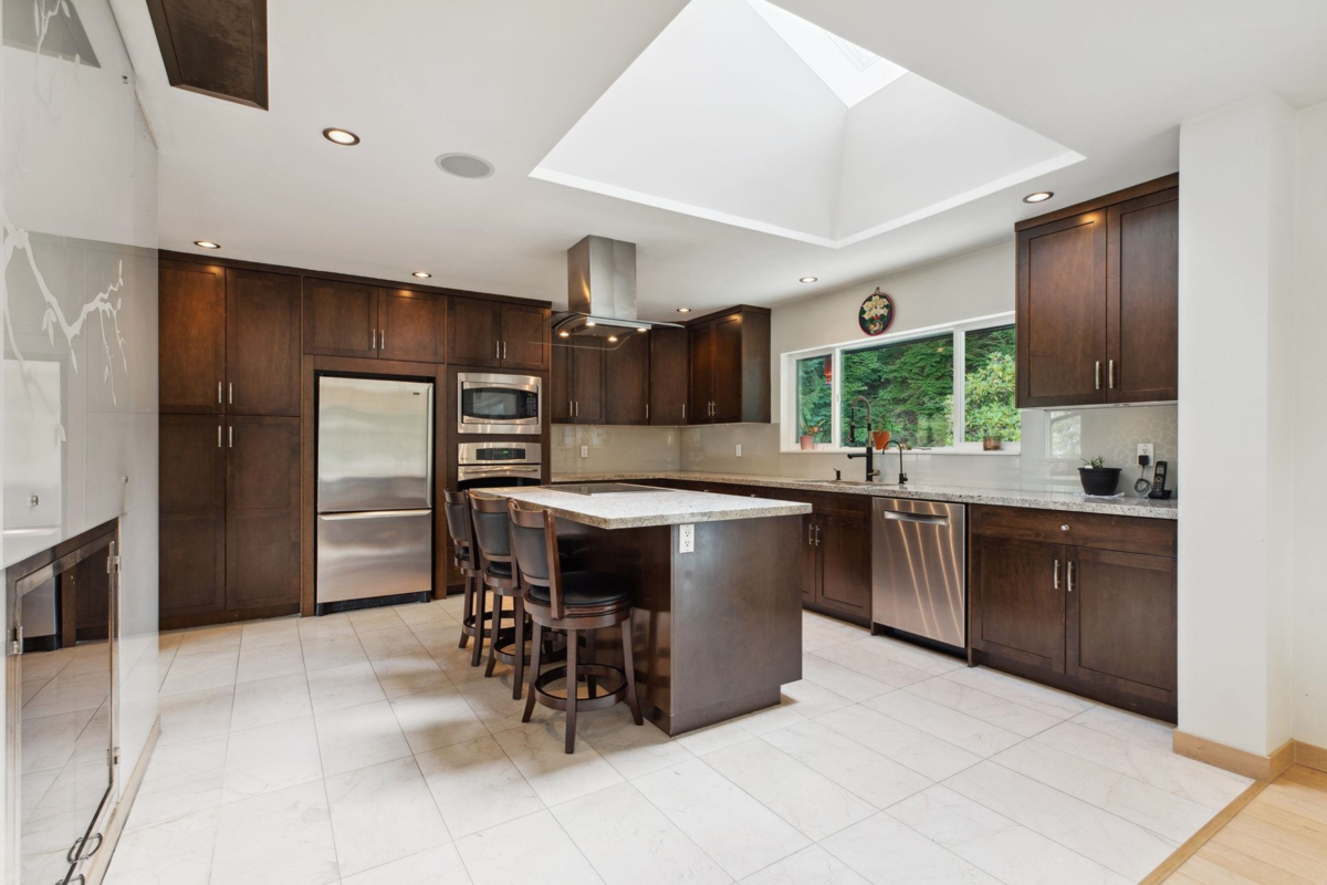 Breakfast Nook Photo of 3580 Main Avenue, Belcarra, BC