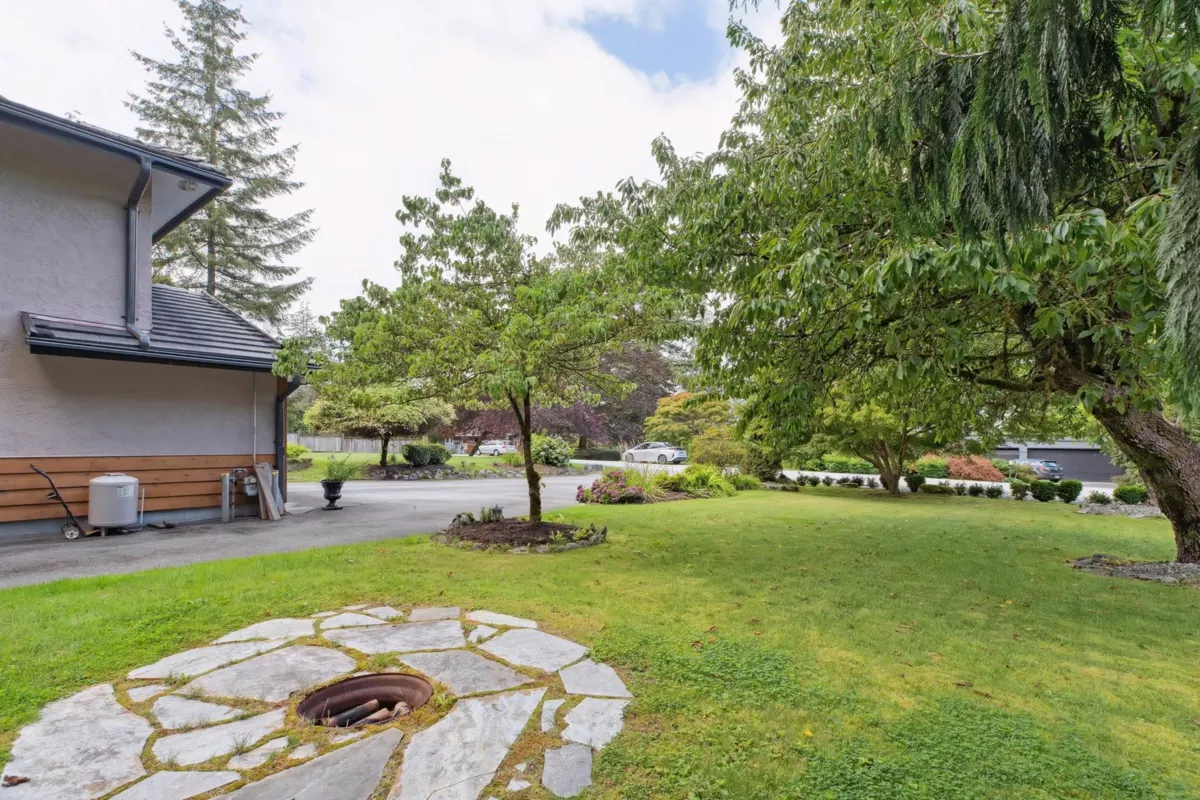 Dining Area Photo of 3580 Main Avenue, Belcarra, BC