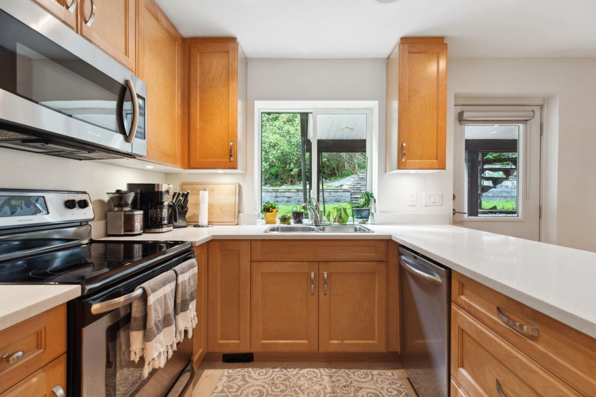 Laundry Room Photo of 3580 Main Avenue, Belcarra, BC