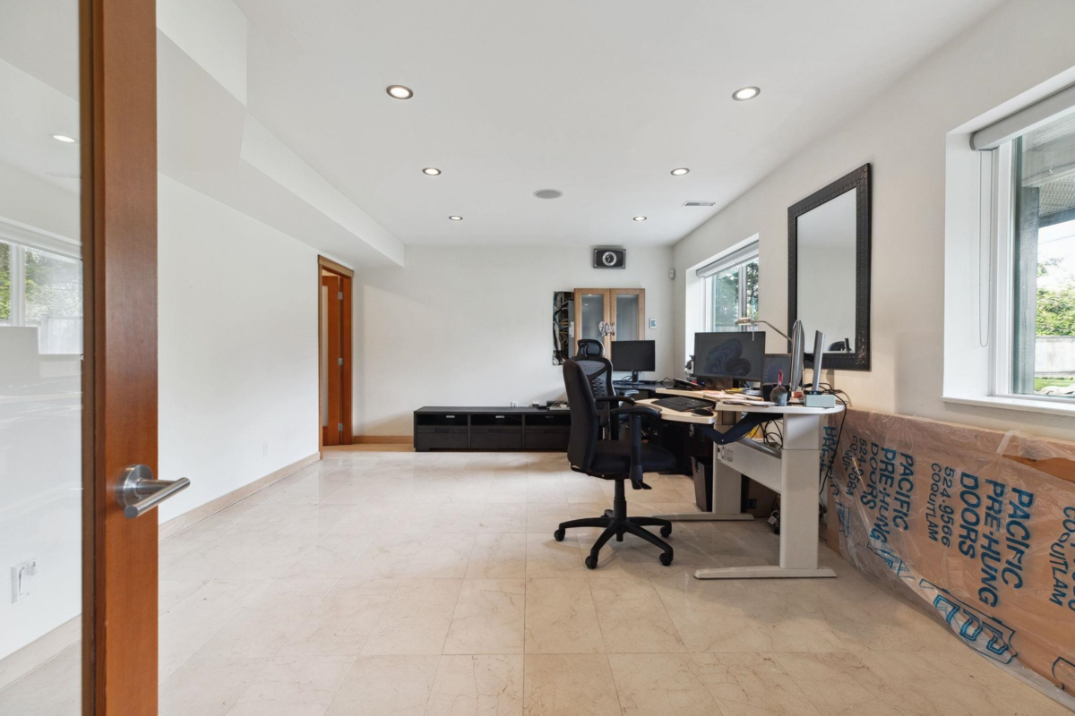 Mudroom Photo of 3580 Main Avenue, Belcarra, BC