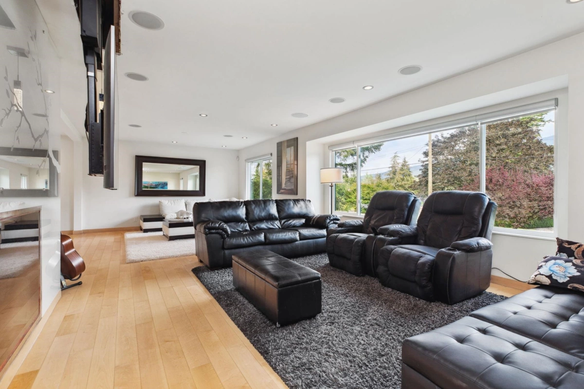 Walk-In Closet Photo of 3580 Main Avenue, Belcarra, BC