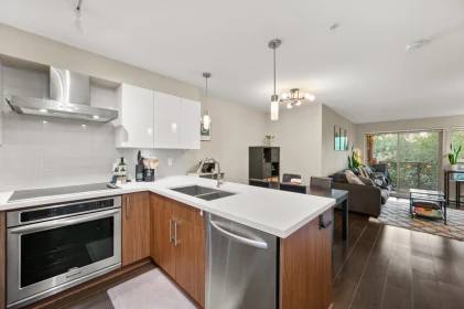 301 7131 Stride Avenue, Burnaby, BC, Burnaby — Apartment/Condo for sale