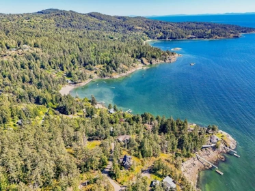 Office / Den Photo of 1795 Emily Lane, Bowen Island, BC