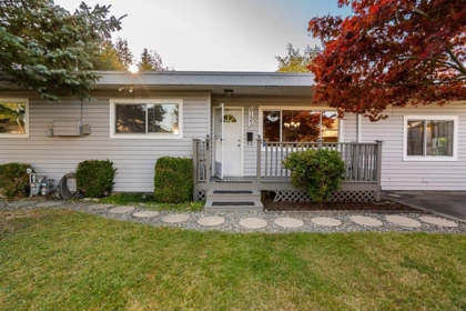 6157 120a Street, Surrey, BC, Surrey — Duplex for sale