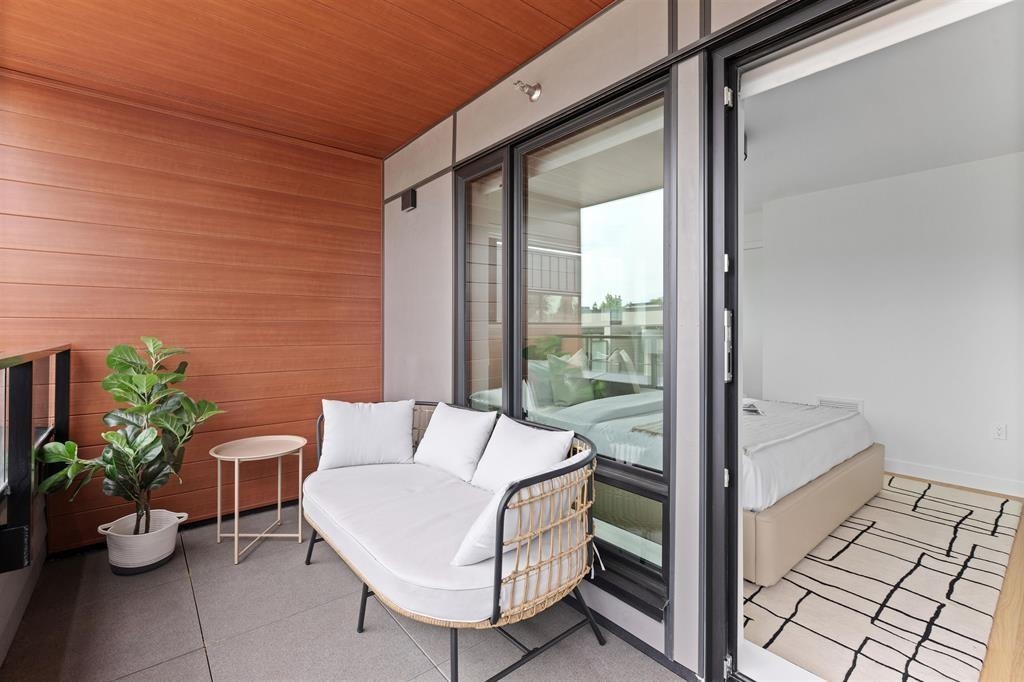 Family Room Photo of 3 6768 Oak Street, Vancouver, BC