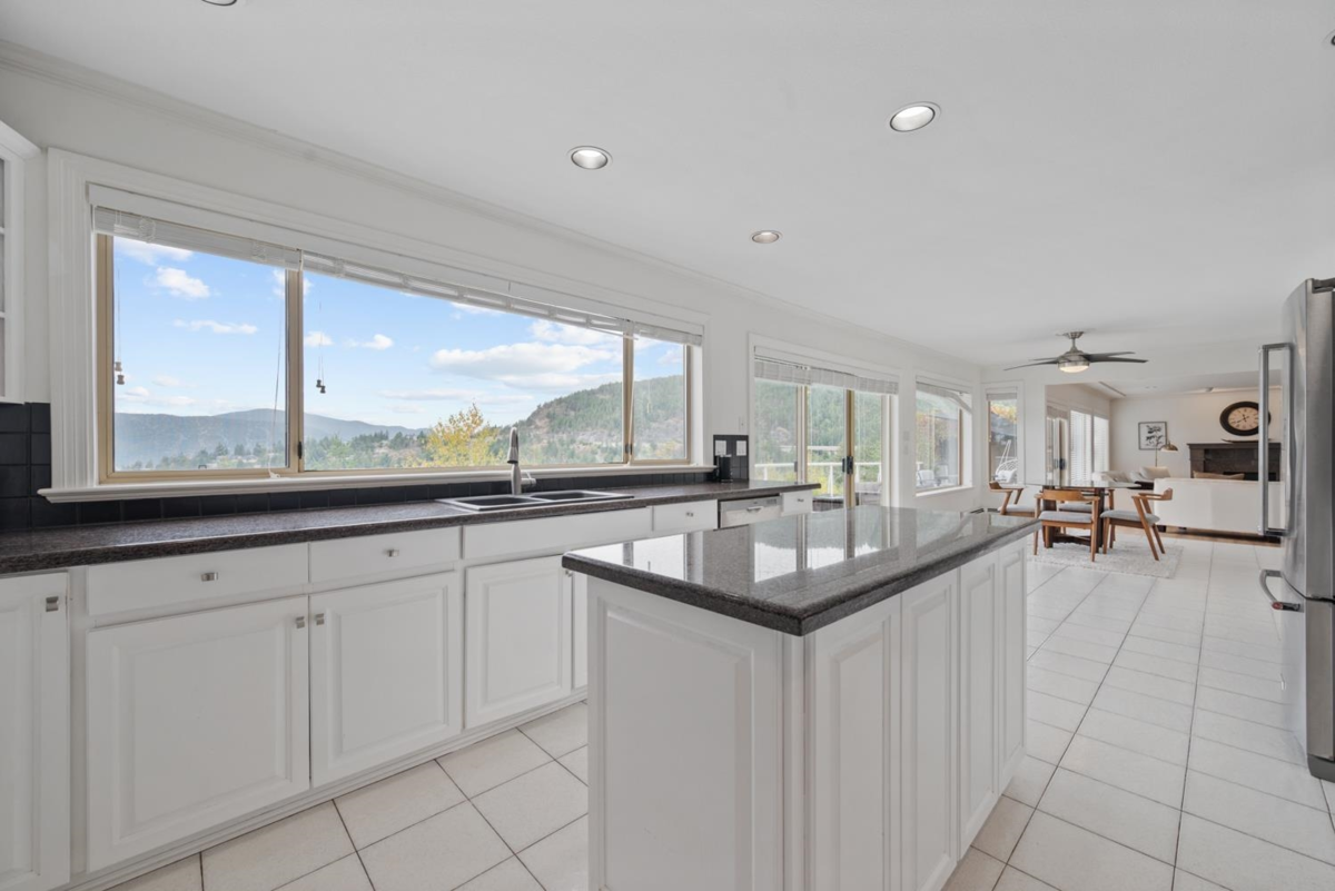 Entry Foyer Photo of 5532 Westhaven Road, West Vancouver, BC