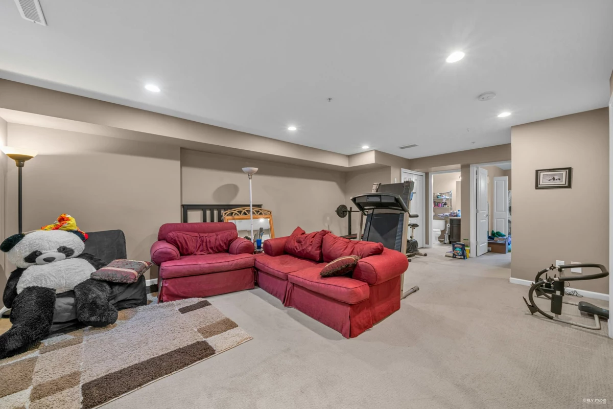 Basement Recreation Room Photo of 6942 208 Street, Langley, BC