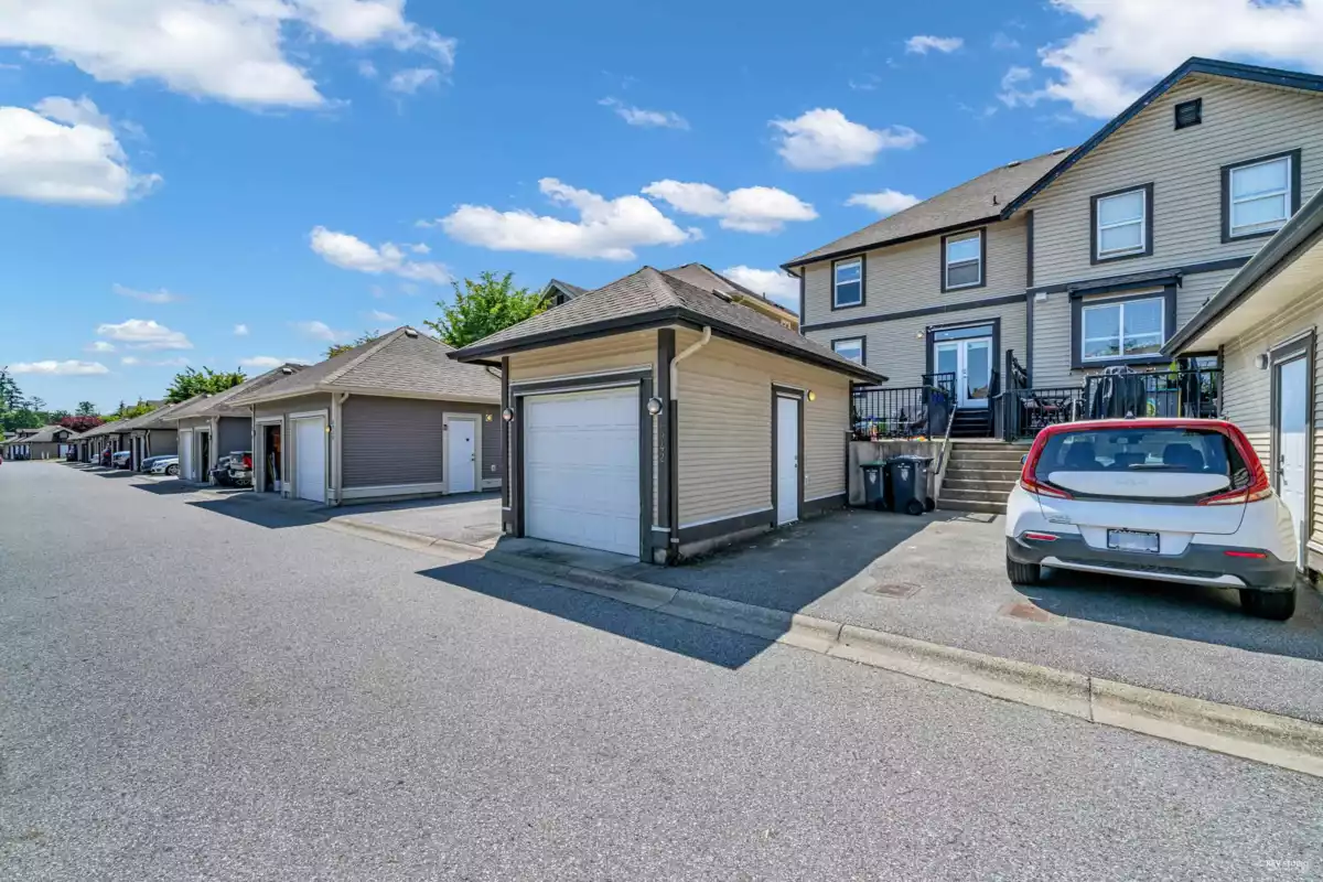 Front Yard Photo of 6942 208 Street, Langley, BC