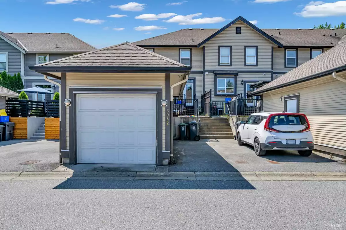 Garden / Landscaping Photo of 6942 208 Street, Langley, BC