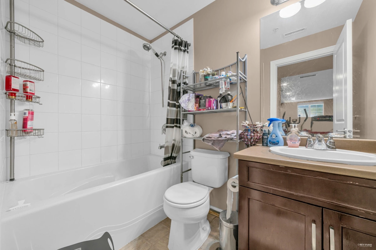 Hallway Photo of 6942 208 Street, Langley, BC