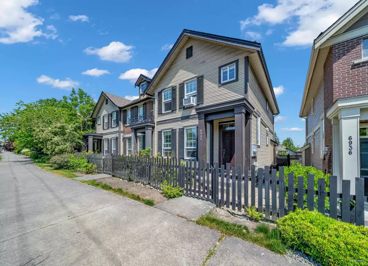 Outdoor Patio Photo of 6942 208 Street, Langley, BC