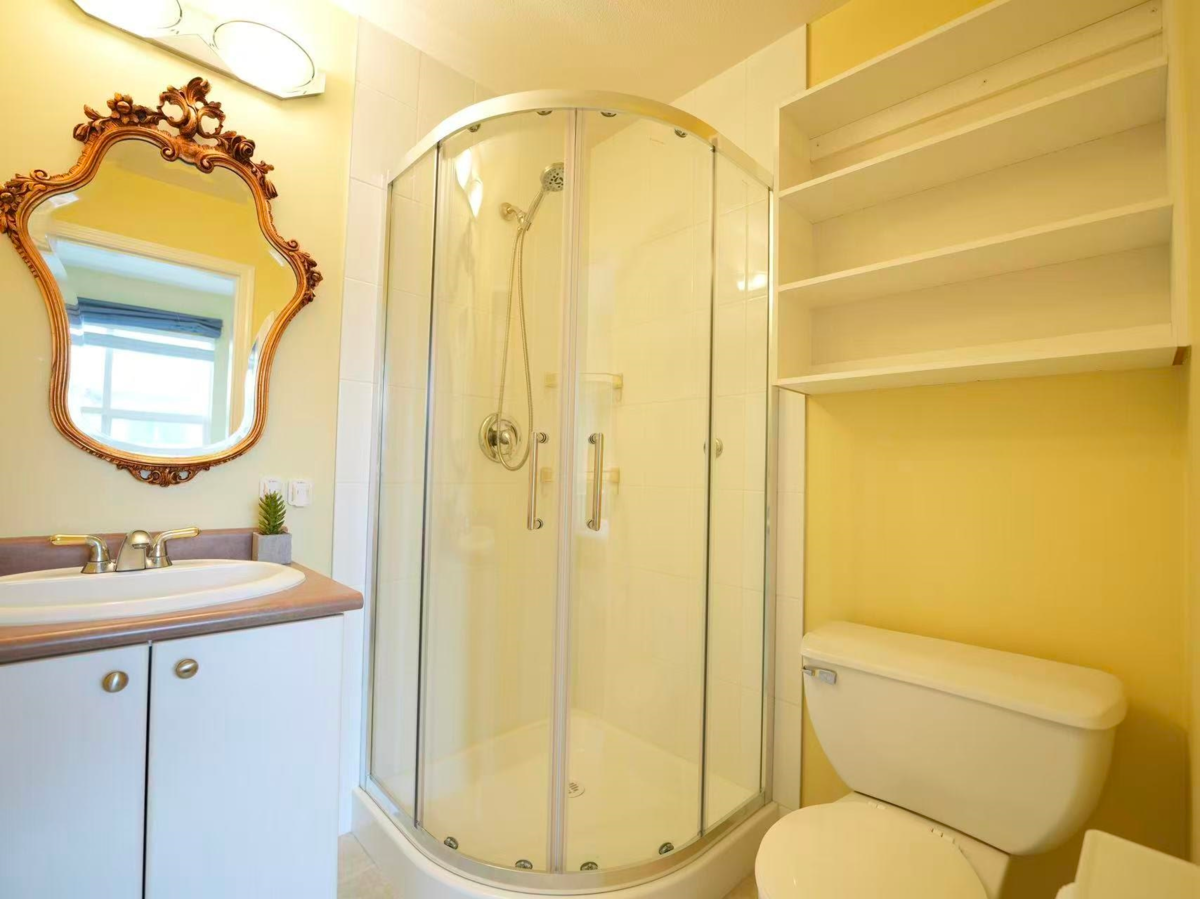 Guest Bathroom Photo of 2 7100 Lynnwood Drive, Richmond, BC