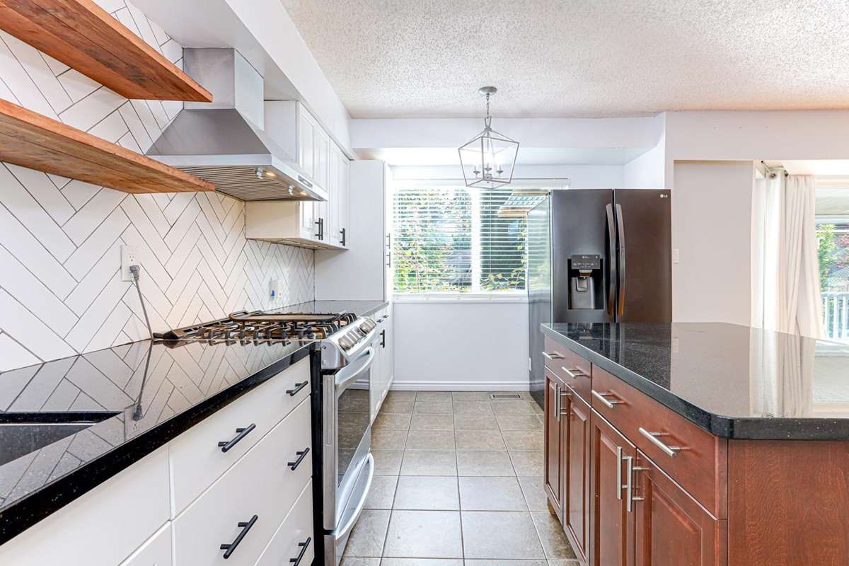 Basement Recreation Room Photo of 13134 98a Avenue, Surrey, BC