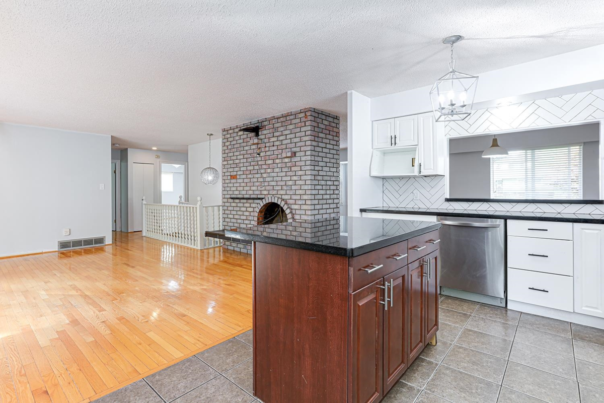 Entry Foyer Photo of 13134 98a Avenue, Surrey, BC