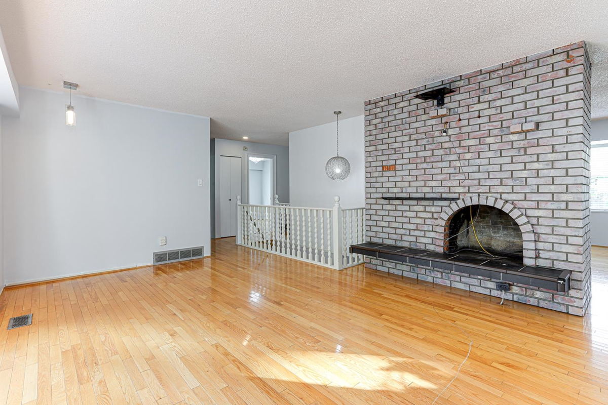 Guest Bathroom Photo of 13134 98a Avenue, Surrey, BC