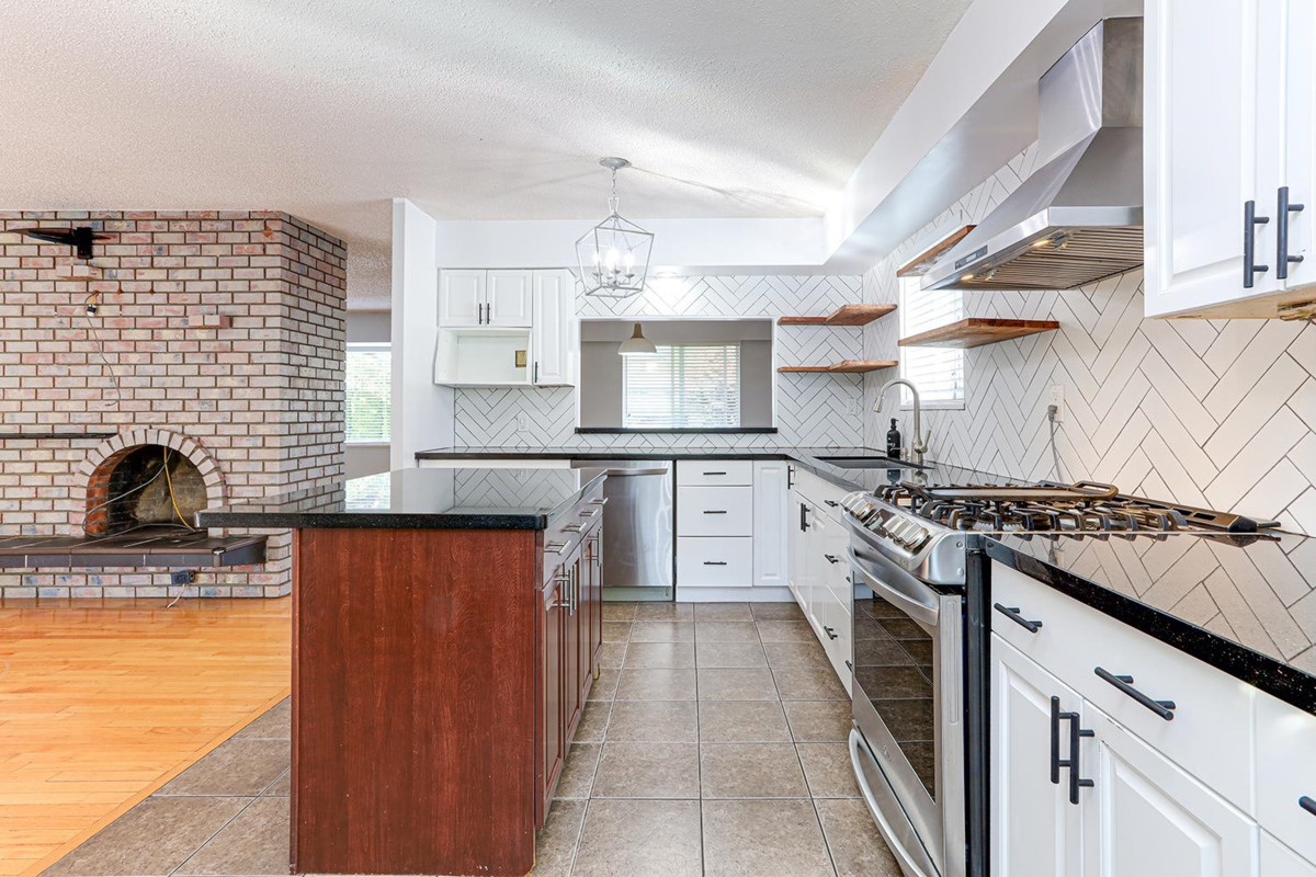 Laundry Room Photo of 13134 98a Avenue, Surrey, BC