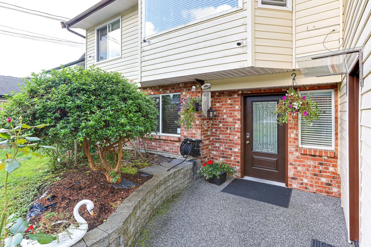 Living Room Photo of 13134 98a Avenue, Surrey, BC