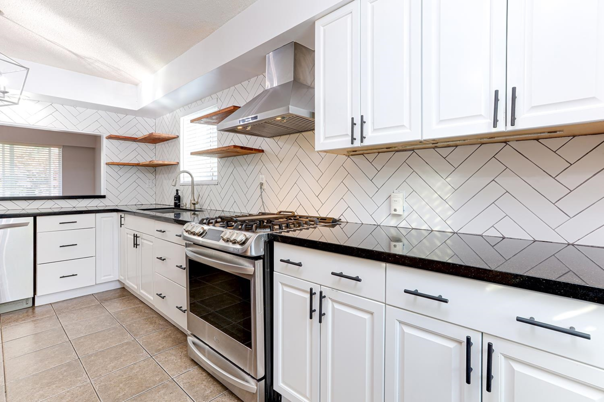 Mudroom Photo of 13134 98a Avenue, Surrey, BC