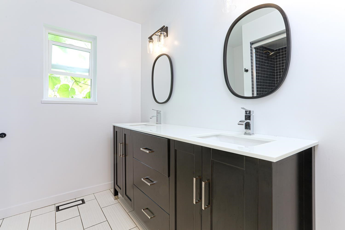 Outdoor Patio Photo of 13134 98a Avenue, Surrey, BC