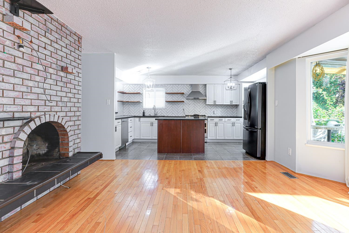 Primary Bathroom Photo of 13134 98a Avenue, Surrey, BC