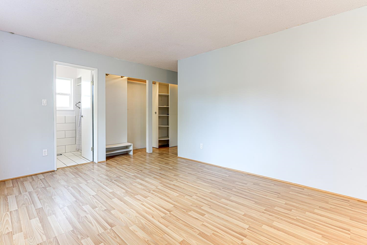 Staircase Photo of 13134 98a Avenue, Surrey, BC