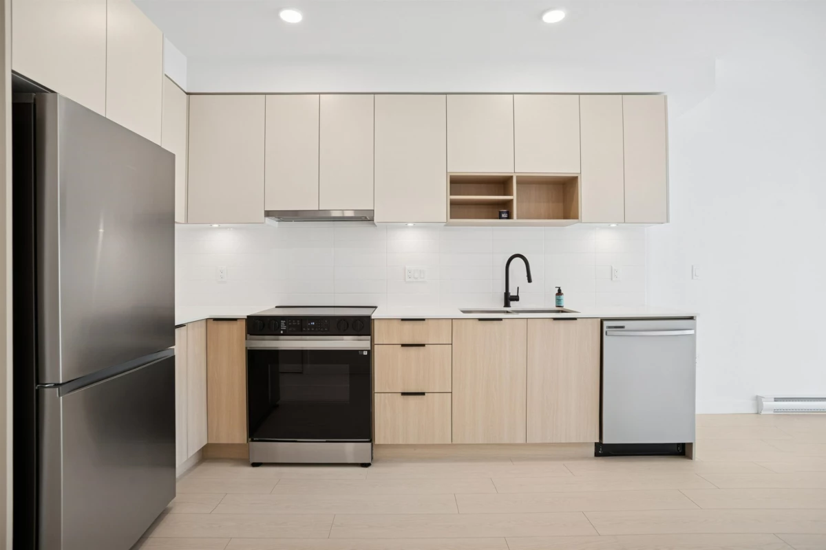 Primary Bathroom Photo of 209 10488 138a Street, Surrey, BC