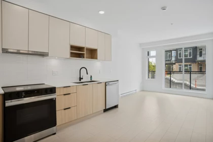 209 10488 138a Street, Surrey, BC, Whalley — 1 bed apartment/condo for sale