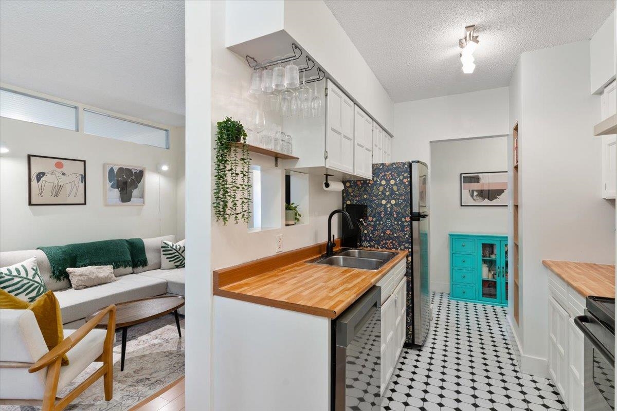 Dining Area Photo of 101 1540 E 4th Avenue, Vancouver, BC