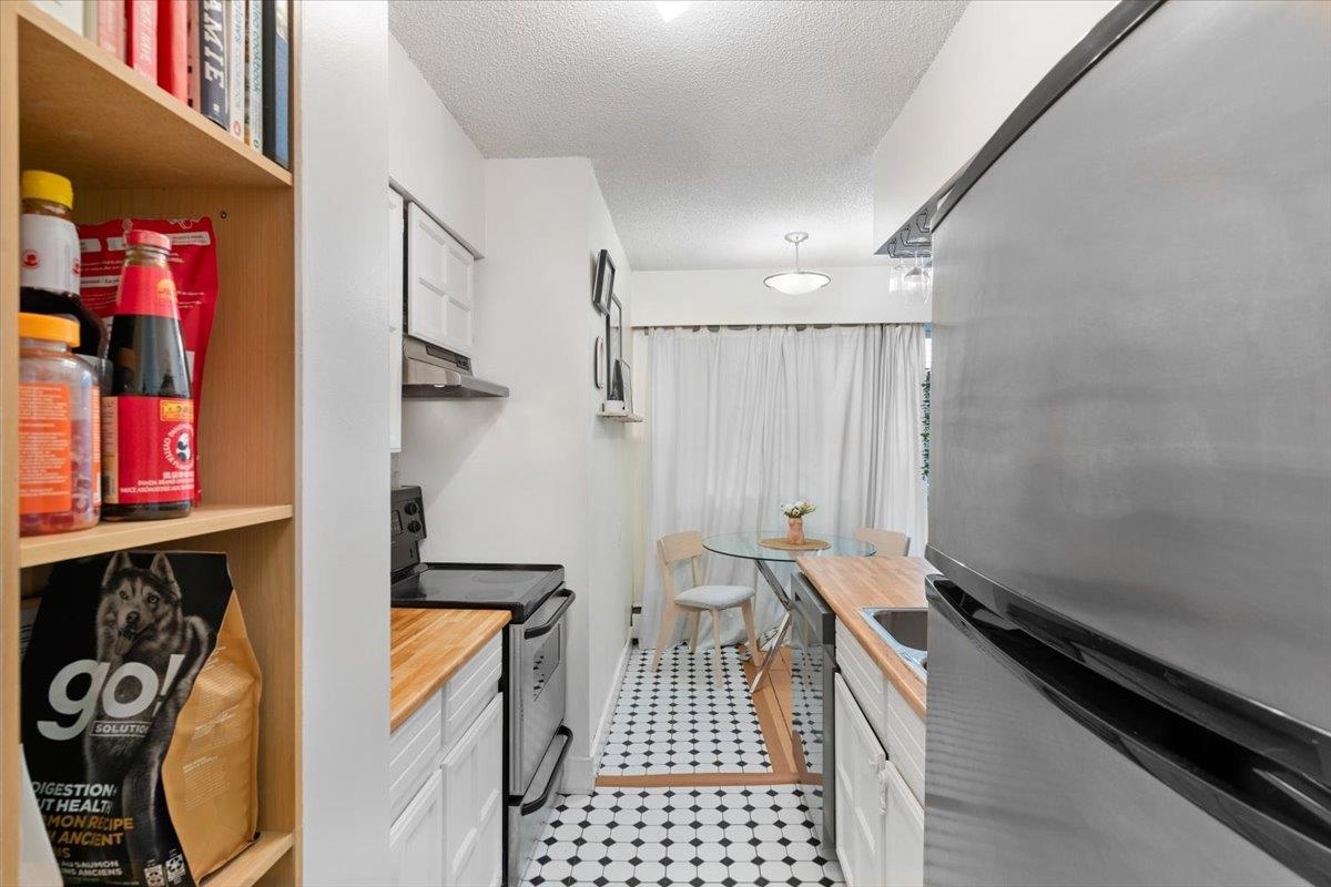 Kitchen Island Photo of 101 1540 E 4th Avenue, Vancouver, BC