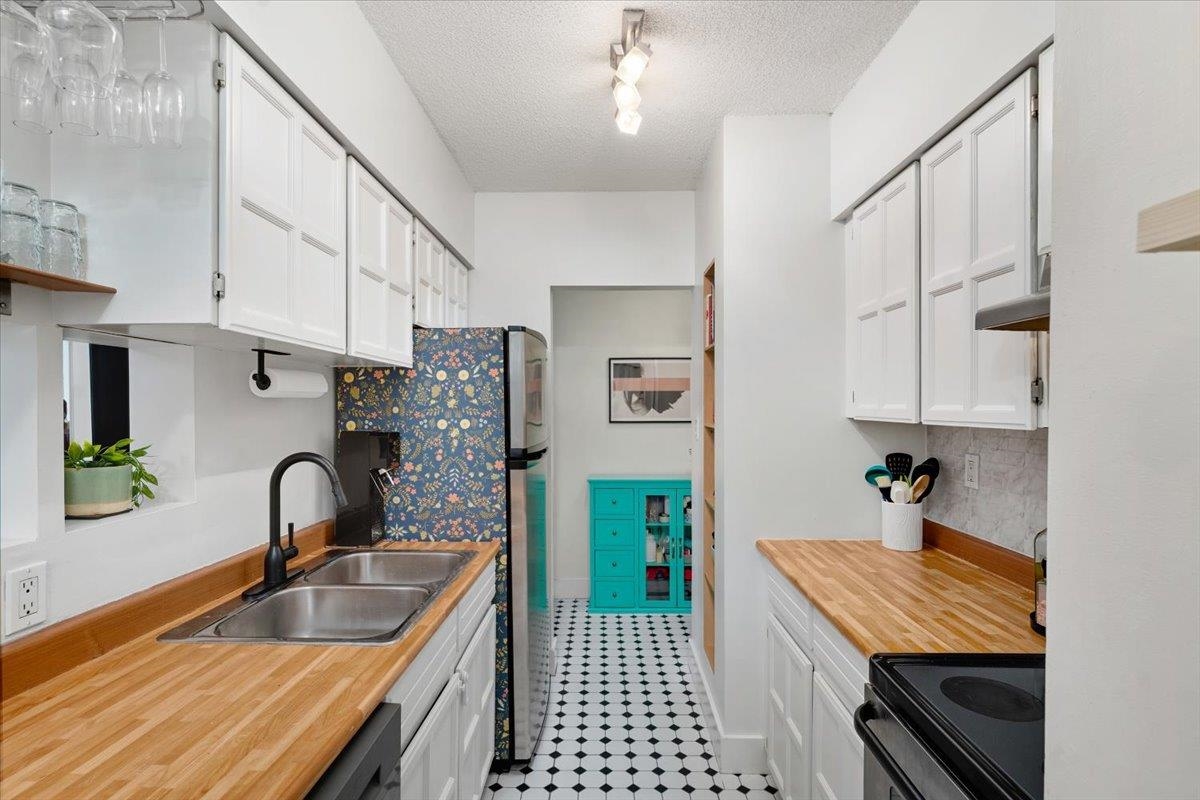 Kitchen Photo of 101 1540 E 4th Avenue, Vancouver, BC