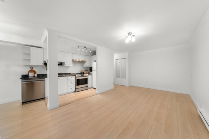 206 1363 Clyde Avenue, West Vancouver, BC, West Vancouver — Apartment/Condo for sale
