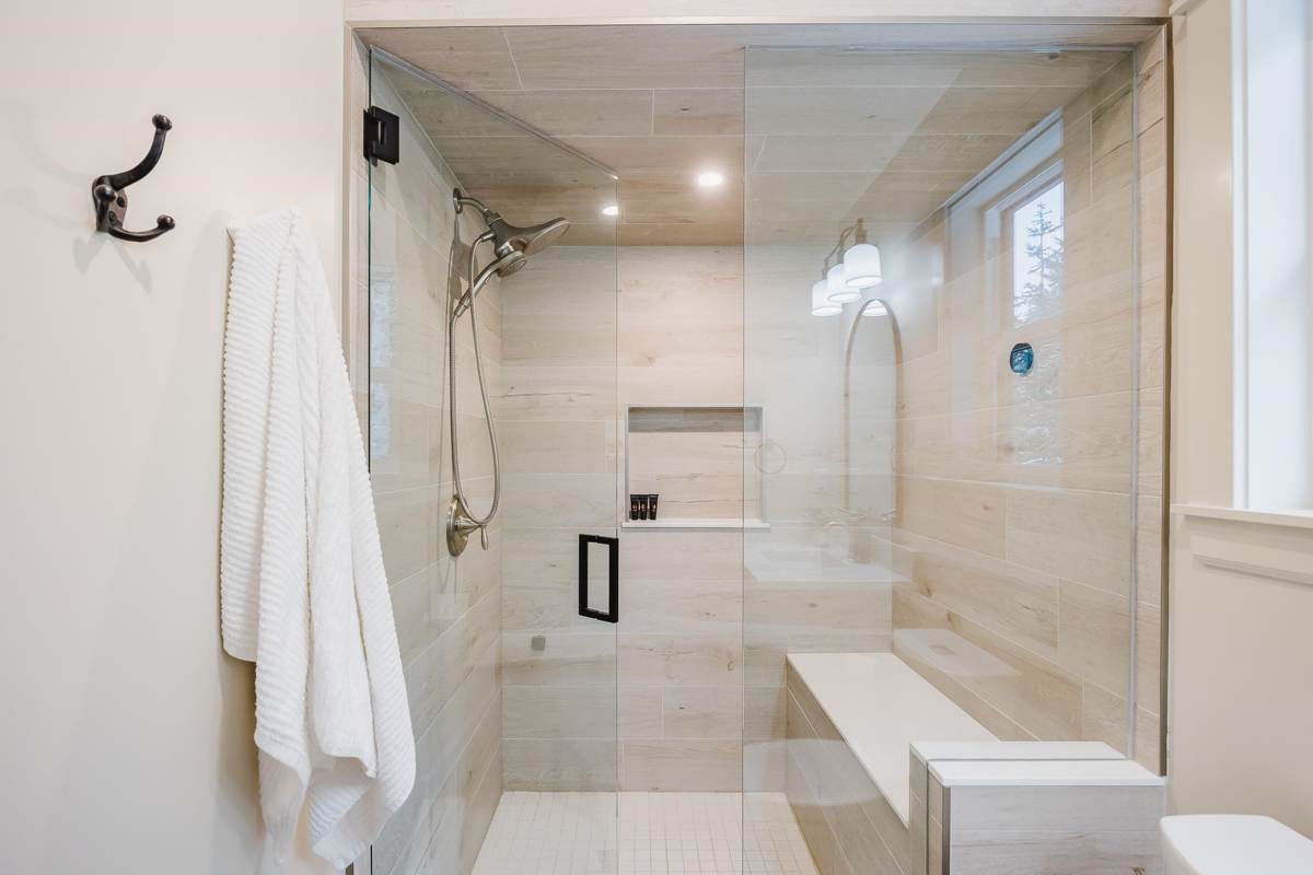 Entry Foyer Photo of 20788 Edelweiss Drive, Agassiz, BC