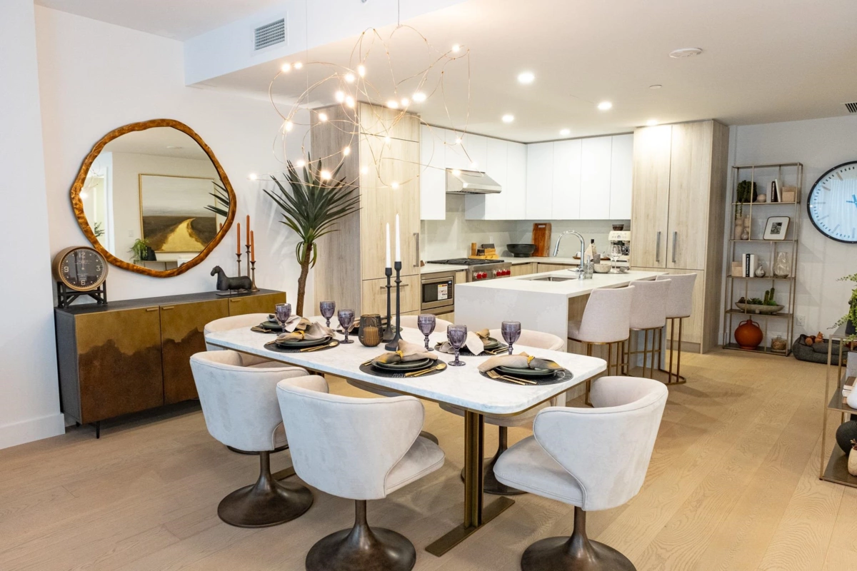 Breakfast Nook Photo of TH2 423 6th Street, West Vancouver, BC