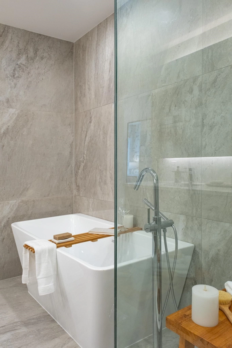 Entry Foyer Photo of TH2 423 6th Street, West Vancouver, BC