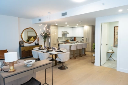 TH2 423 6th Street, West Vancouver, BC