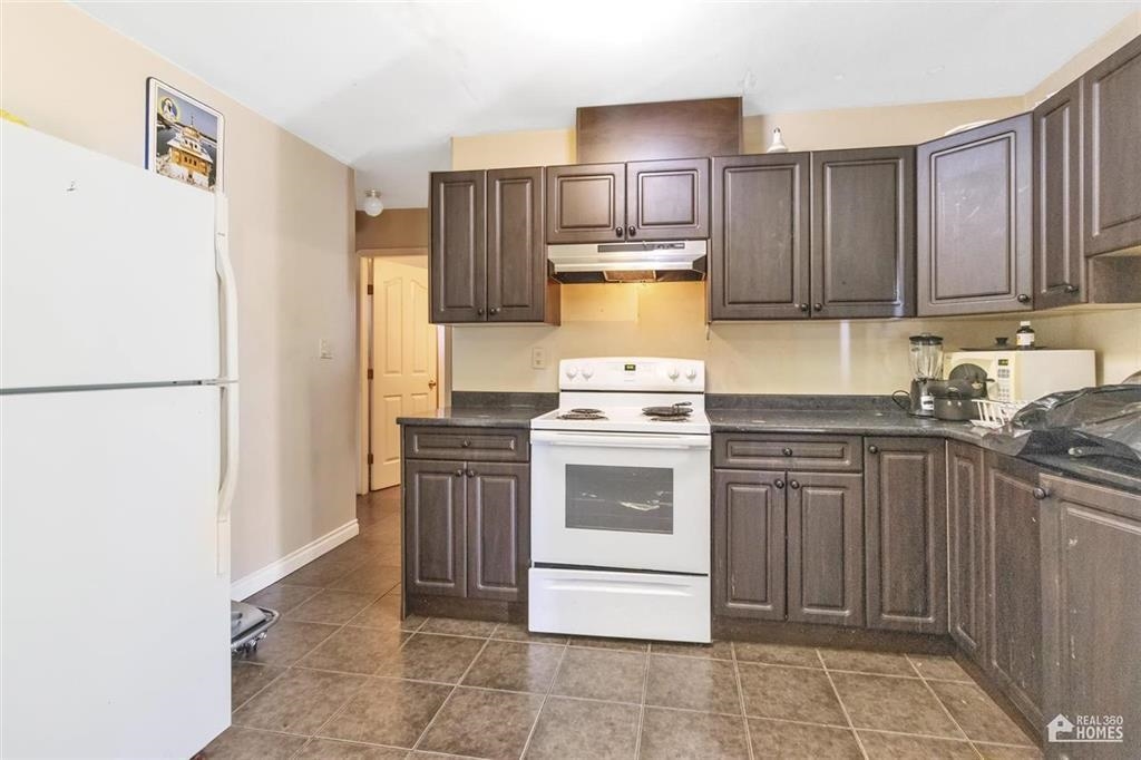 Basement Recreation Room Photo of 13107 74 Avenue, Surrey, BC