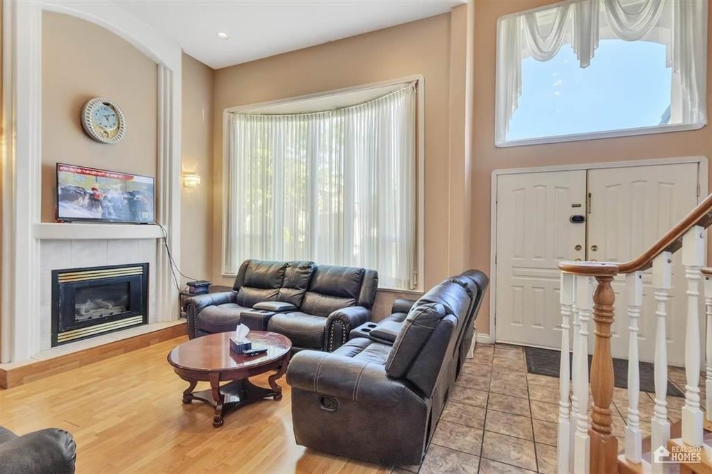Family Room Photo of 13107 74 Avenue, Surrey, BC